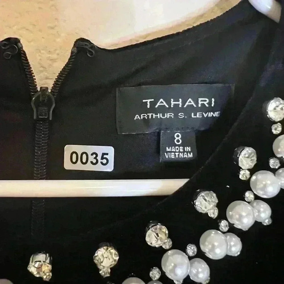 Tahari ASL Women's Black Long Sleeve Velvet Cocktail Dress size 8 - Picture 3 of 8